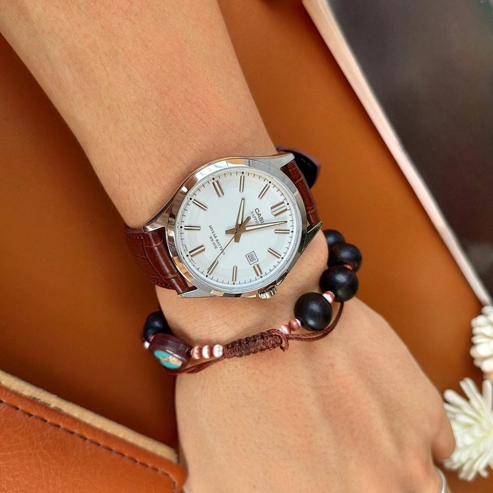 Đồng hồ Casio nam sapphire MTS-100L-7AVDF giá tốt 2 Casio MTS-100L-7AVDF đeo tay