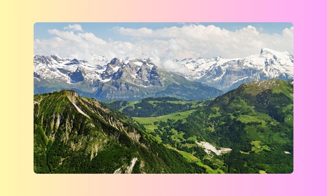 Dãy Alps chiếm tới 60% diện tích ở phía Nam và phía Đông