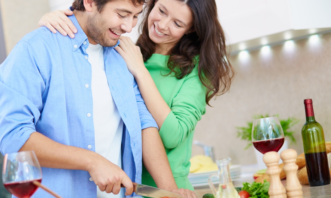 Tặng quà sinh nhật cho nữ không khó với 20+ gợi ý này 6 Nấu những bữa cơm ngon cho vợ